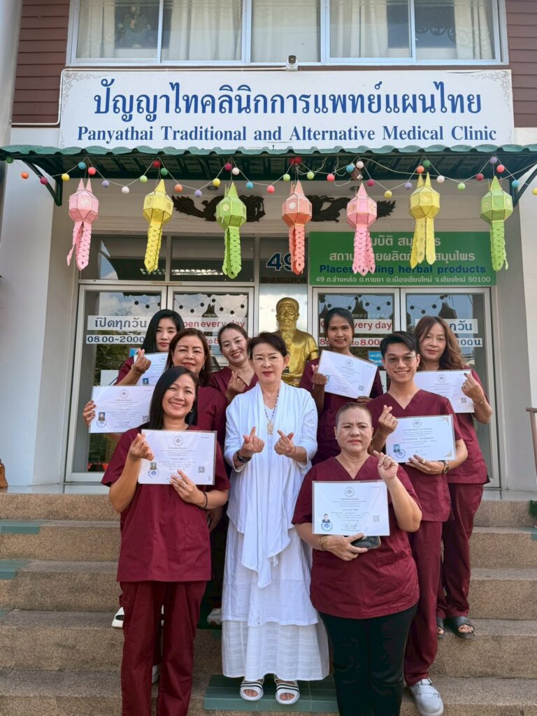 รับประกาศนียบัตร หลักสูตรนวดไทยเพื่อสุขภาพ 150 ชั่วโมง รุ่นที่ 32