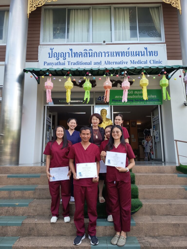 รับประกาศนียบัตร หลักสูตรนวดไทยเพื่อสุขภาพ 150 ชั่วโมง รุ่นที่ 33